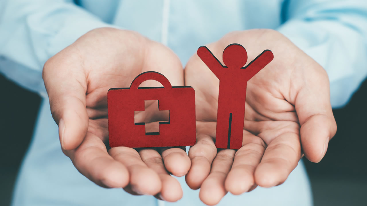 life-and-health-insurance-policy-concept-idea-fin-2023-11-27-05-27-24-utc Contratos de Seguros. Documentos que los rigen y recomendaciones sobre la revisión de las coberturas a contratar